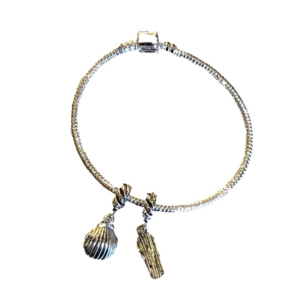 Celebrity Cruise Lines Collectible Charm Bracelet Flip Flop and Oyster Charms - Picture 5 of 15